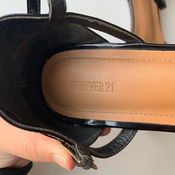 Pointed-Toe Flats - Picture 3 of 4